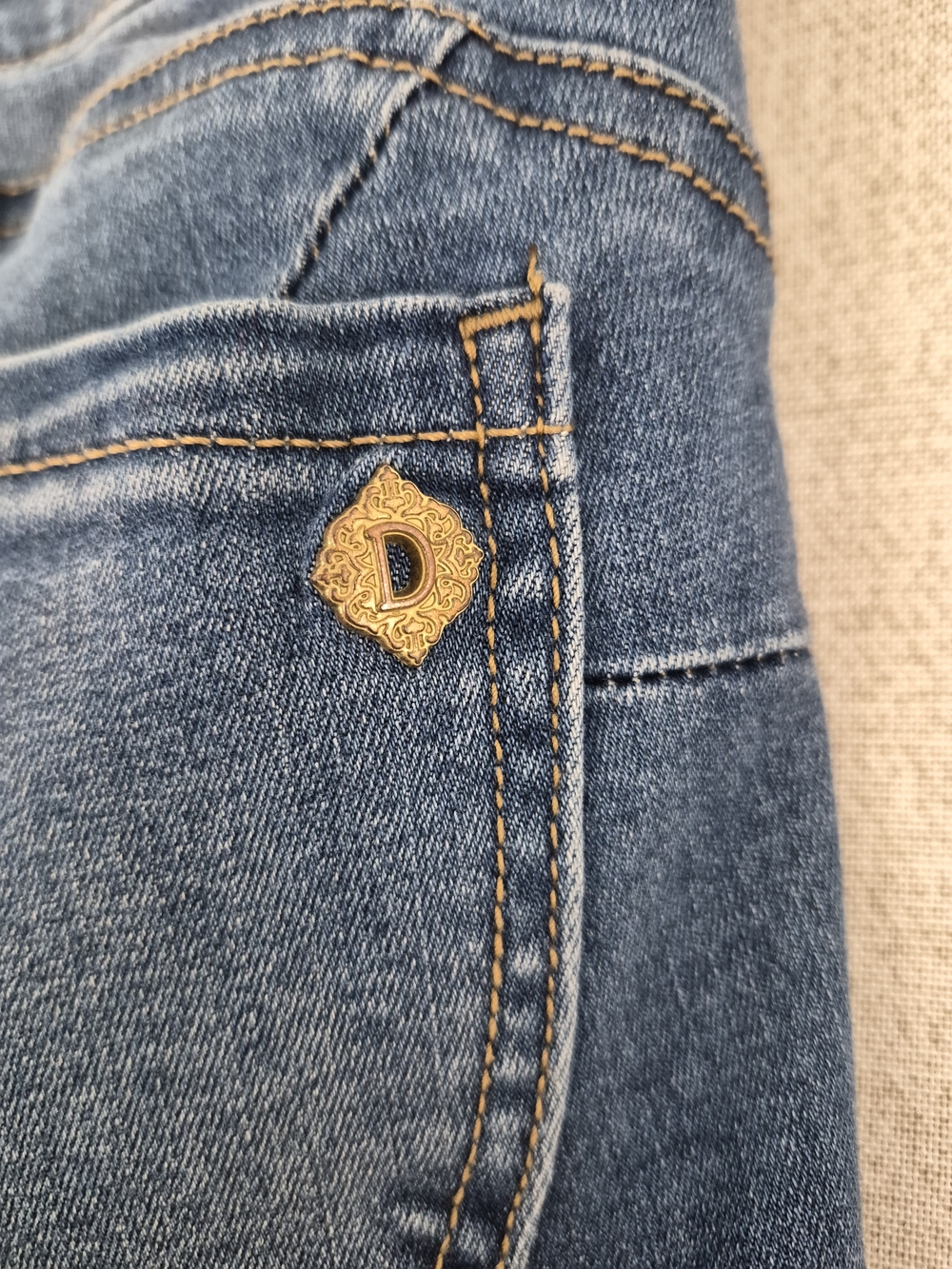 Democracy “Ab”solution jeans in a classic medium/light blue wash. SKU0267 - Picture 14 of 16